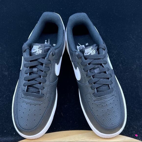 New Men\'s Nike Air Force 1 \'07 Black White Sneakers CT2302 002 Size 9 main image 4